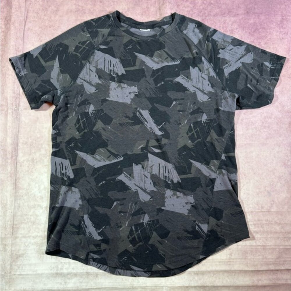 GymShark Size Medium Grey Bold Camo Short Sleeve Crew Neck Drop Cut T Shirt Tee